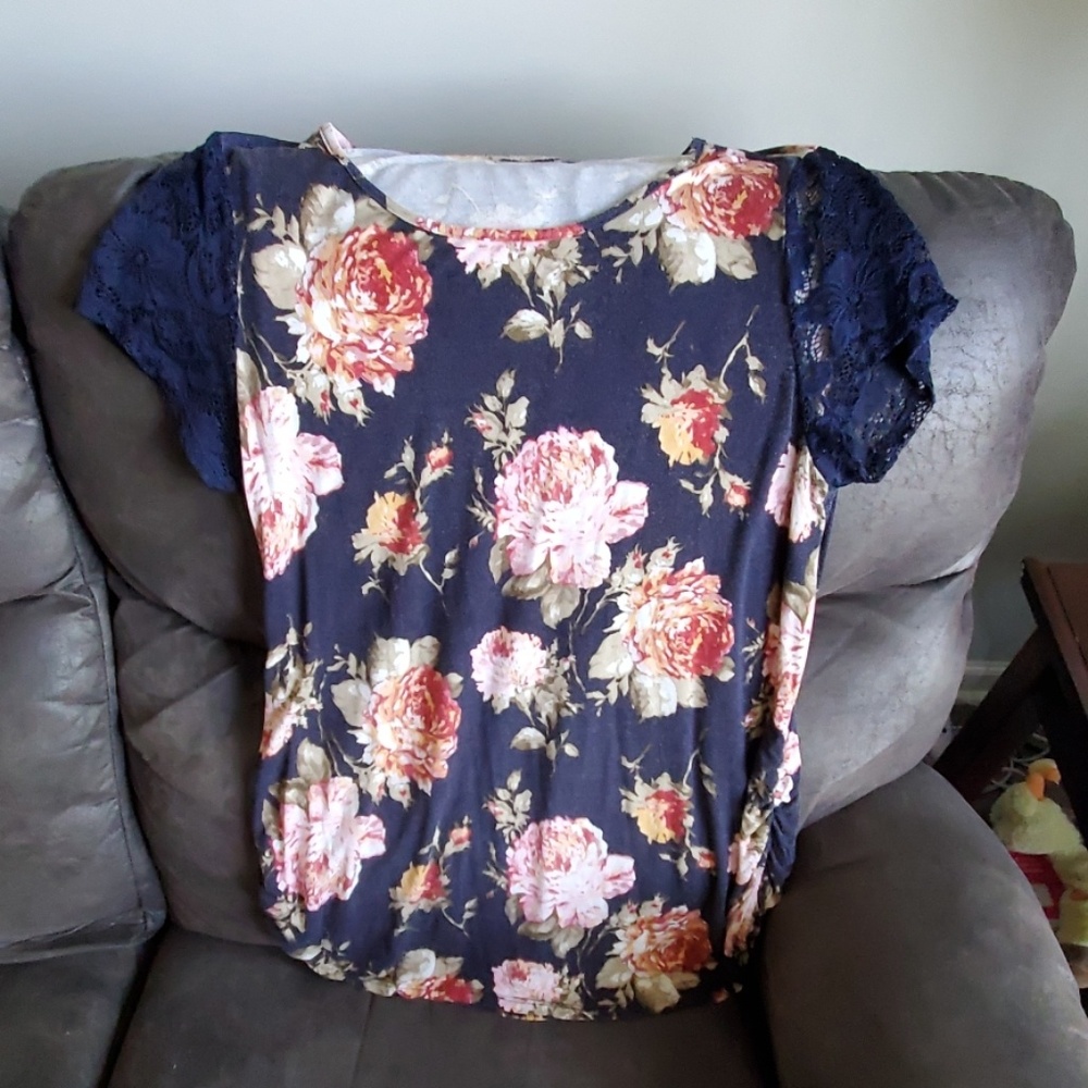 Full Moon Maternity Shirt with Lace Sleeves